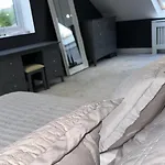 度假居 Modern House Sleeps 10, Cinema & Hot Tub
