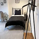 度假居 Modern House Sleeps 10, Cinema & Hot Tub *
