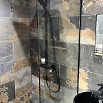 Modern House Sleeps 10, Cinema & Hot Tub 度假居 哈罗盖特