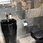 Modern House Sleeps 10, Cinema & Hot Tub 度假居 哈罗盖特