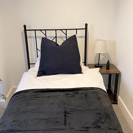 Modern House Sleeps 10, Cinema & Hot Tub
