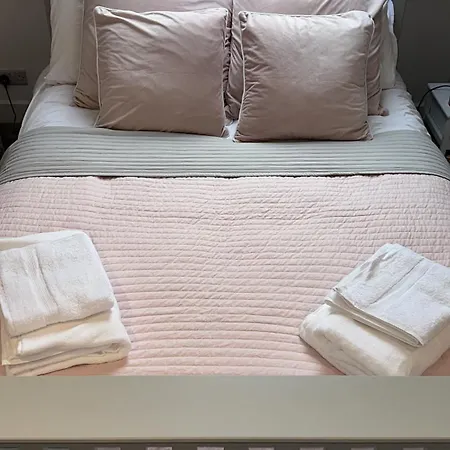 Semesterbostad Modern House Sleeps 10, Cinema & Hot Tub