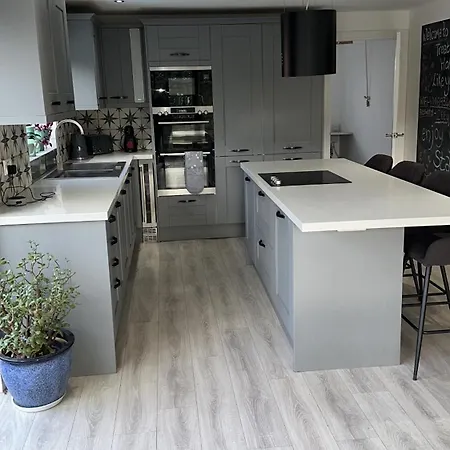 Modern House Sleeps 10, Cinema & Hot Tub Dom wakacyjny Harrogate