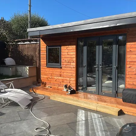 Modern House Sleeps 10, Cinema & Hot Tub Dom wakacyjny Harrogate