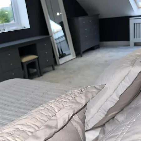 Tatil Evi Modern House Sleeps 10, Cinema & Hot Tub