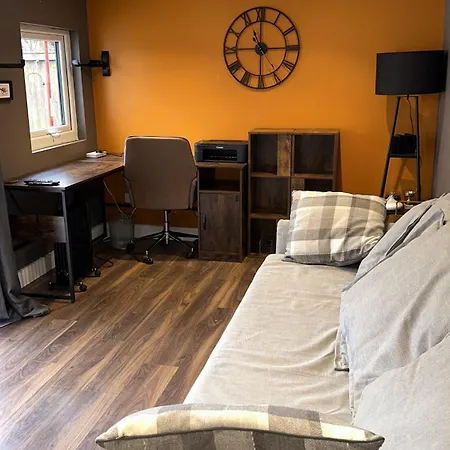 Modern House Sleeps 10, Cinema & Hot Tub Tatil Evi