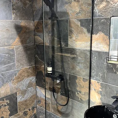 Modern House Sleeps 10, Cinema & Hot Tub Tatil Evi Harrogate