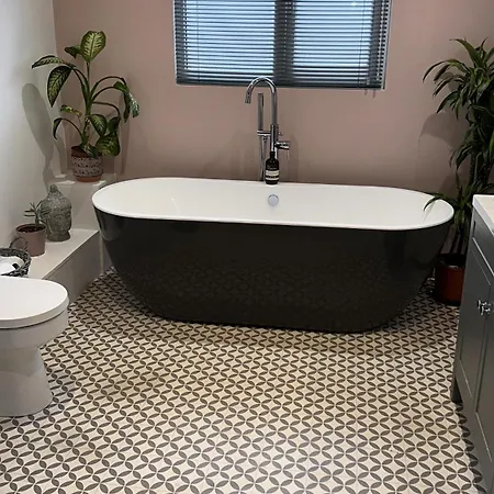 Modern House Sleeps 10, Cinema & Hot Tub Tatil Evi Harrogate