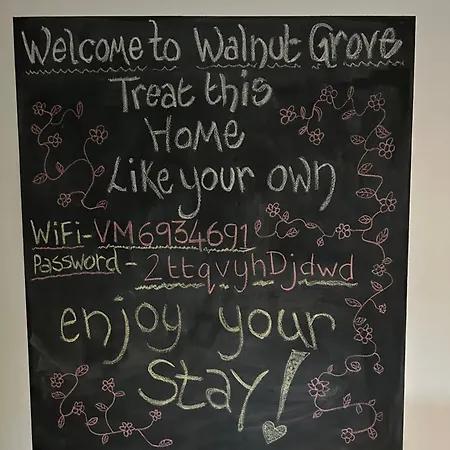 Tatil Evi Modern House Sleeps 10, Cinema & Hot Tub *