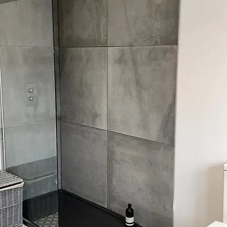 Modern House Sleeps 10, Cinema & Hot Tub Tatil Evi Harrogate