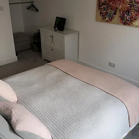 Tatil Evi Modern House Sleeps 10, Cinema & Hot Tub Harrogate