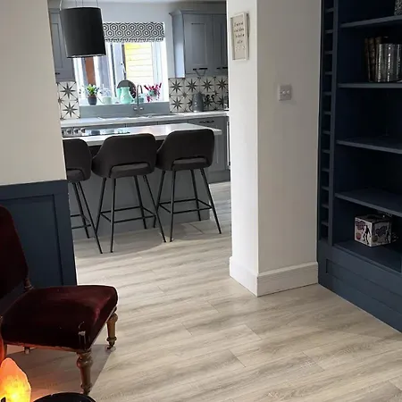 Modern House Sleeps 10, Cinema & Hot Tub